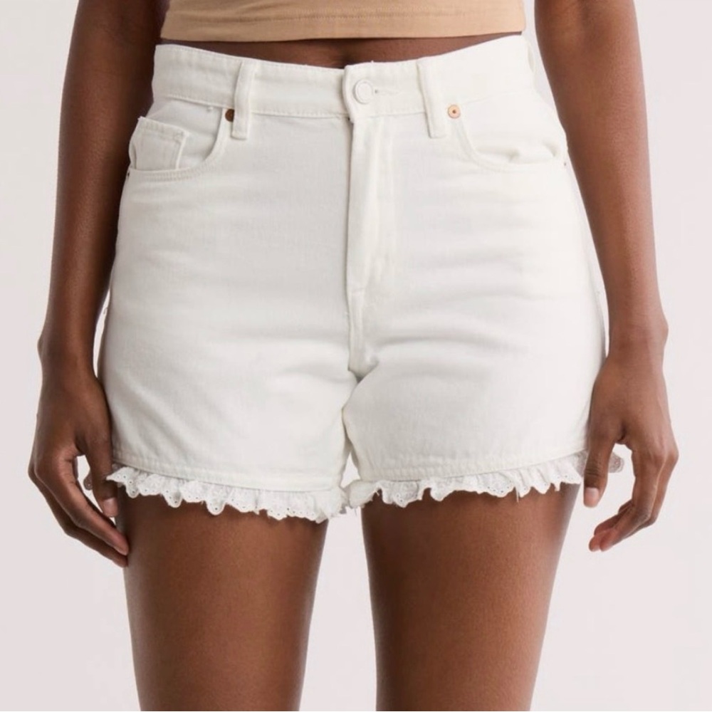 Blanknyc - NWT women’s white shorts denim Eyelet lace trim 100% cotton pants 25